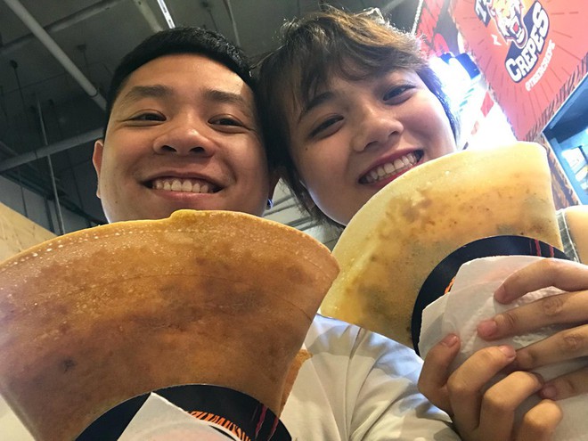Nhặt được bạn trai tr&ecirc;n m&aacute;y bay nhờ ngủ gục, c&ocirc; g&aacute;i nhắn hội ế l&acirc;u năm: Đừng bi quan, t&igrave;nh y&ecirc;u c&oacute; thể ập đến bất cứ l&uacute;c n&agrave;o! - Ảnh 2.