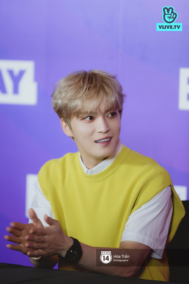 “Vị thần phương Đông Jaejoong (JYJ) hack tuổi khó tin, cùng Hyomin đẹp rạng rỡ tại fansign ở Việt Nam - Ảnh 1.