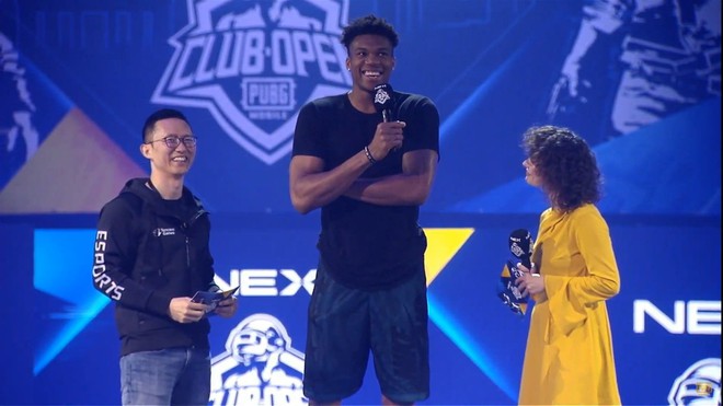 Á thần quyền uy tại NBA, Antetokounmpo vẫn chịu chung số phận bị bắn hội đồng như Chi Pu, Alan Walker - Ảnh 1.