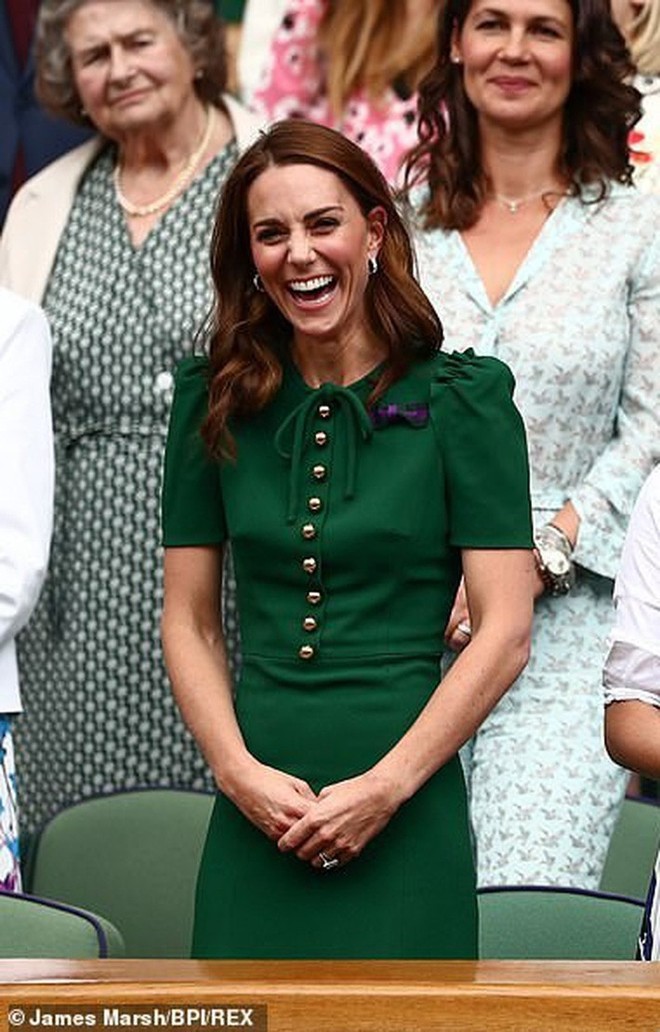 4 lỗi trang phục của công nương Kate Middleton từng mắc phải: Từ lộ nội y đến thiếu tinh tế đều có đủ - Ảnh 2.