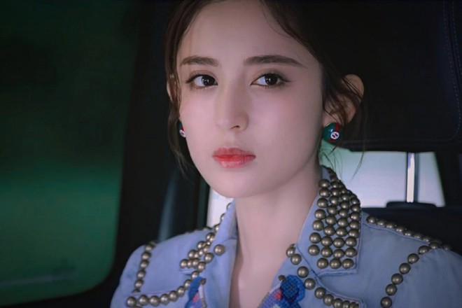 Bất ngờ với Cổ Lực Na Trát ở Trả Lại Thế Giới Cho Em: Chị đây không những giỏi kiếm tiền đã vậy nhảy còn rất đẹp - Ảnh 1.