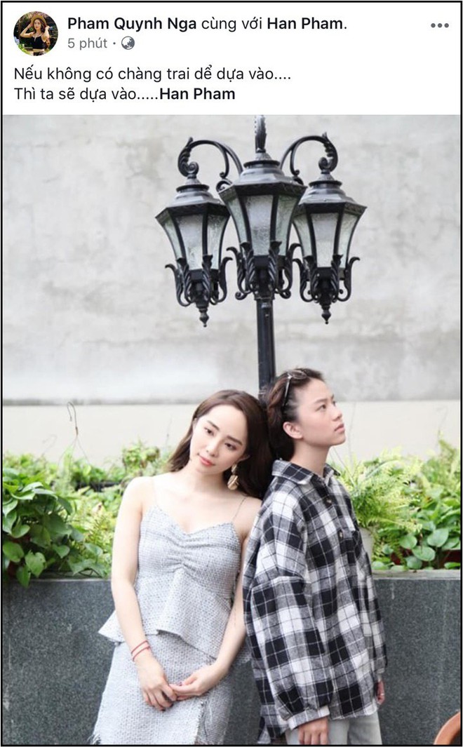 Tr&ecirc;n phim mang cả bầy gi&aacute;n tới đ&aacute;nh ghen thay chị nhưng đời thực &ldquo;tomboiloichoi&rdquo; Bảo H&acirc;n v&agrave; Quỳnh Nga lại th&acirc;n thiết kh&oacute; ngờ - Ảnh 1.
