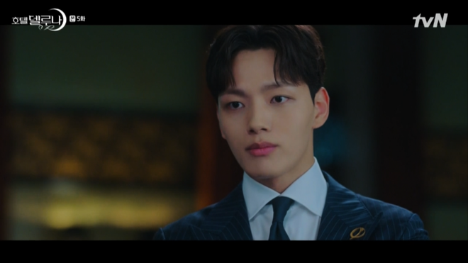 Sau cơn ghen nổ mắt vì crush bồng bế gái lạ, CEO IU đã kịp ngăn Yeo Jin Goo kết hôn ma nữ ngay tập 5 Hotel Del Luna - Ảnh 5.