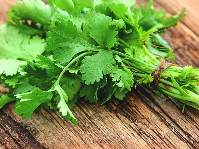 T&aacute;c dụng bất ngờ của 1 loại rau thơm l&ecirc;n tim, n&atilde;o - Ảnh 1.