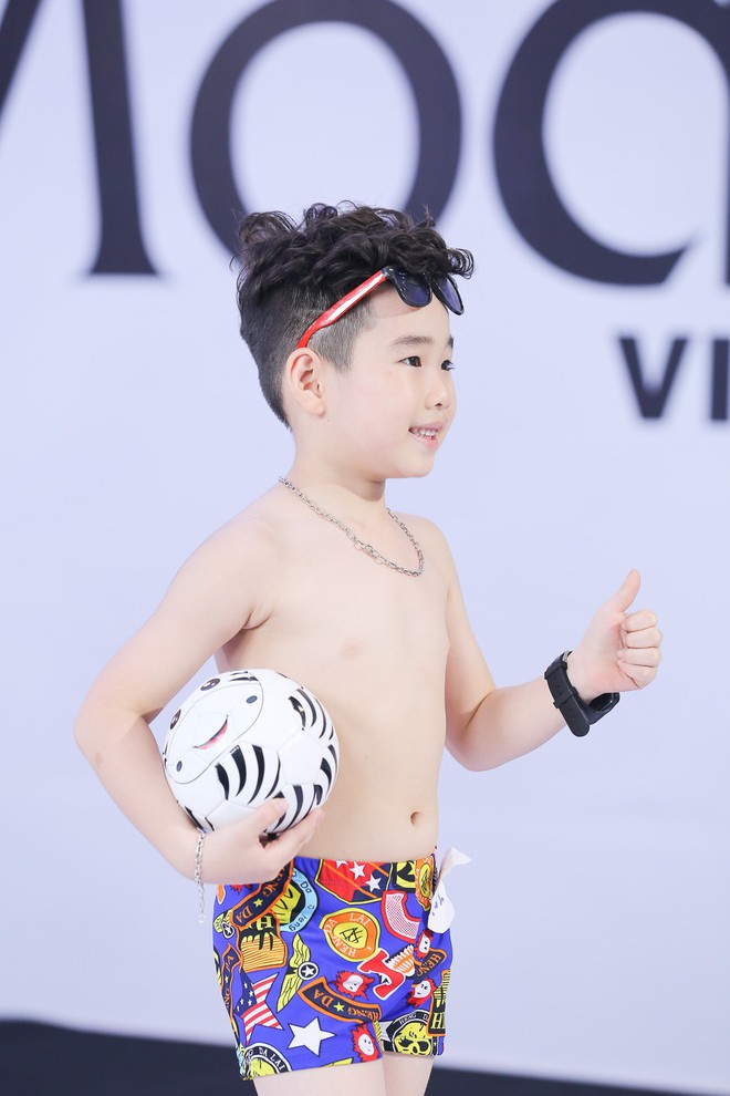 Model Kid: Giám khảo liên tục khó chịu khi thấy thí sinh nhí trang điểm đậm, ăn mặc hở - Ảnh 5.