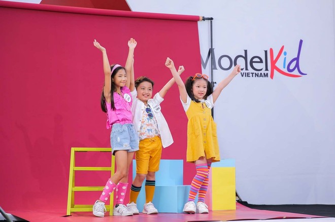 Model Kid: Giám khảo liên tục khó chịu khi thấy thí sinh nhí trang điểm đậm, ăn mặc hở - Ảnh 6.