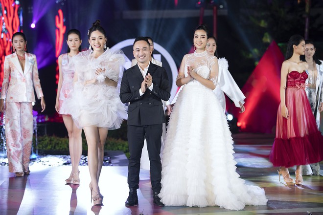 Đỗ Mỹ Linh chị ngả em n&acirc;ng c&ugrave;ng Phương Nga, h&oacute;a th&acirc;n th&agrave;nh Nữ thần biển cả tr&ecirc;n s&acirc;n khấu Miss World Vietnam - Ảnh 5.