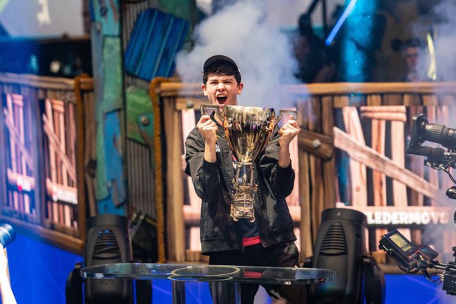 Không thể tin nổi: Game thủ 16 tuổi vô địch Fortnite World Cup Solo, nhận thưởng 70 tỷ đồng - Ảnh 3.