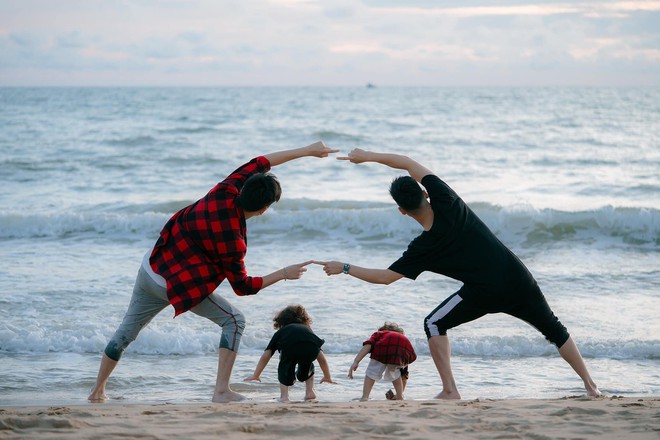 Chụp ảnh gia đình hạnh phúc với vợ mãi cũng chán, Ba Duy và Tùng Sơn quay sang ghép cặp nên đôi với nhau - Ảnh 3.