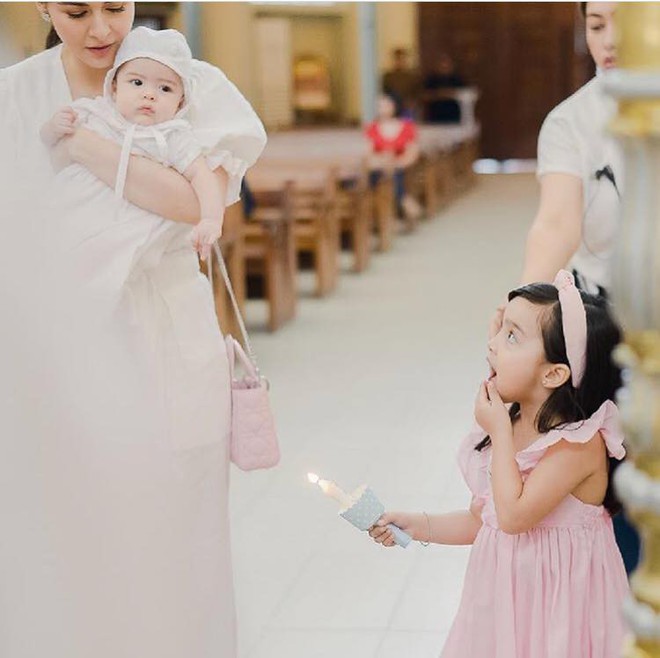 Lễ rửa tội của qu&yacute; tử nh&agrave; Mỹ nh&acirc;n đẹp nhất Philippines: Nh&agrave; 4 người đẹp đỉnh cao, con trai ng&agrave;y c&agrave;ng trổ n&eacute;t lai cực phẩm - Ảnh 5.