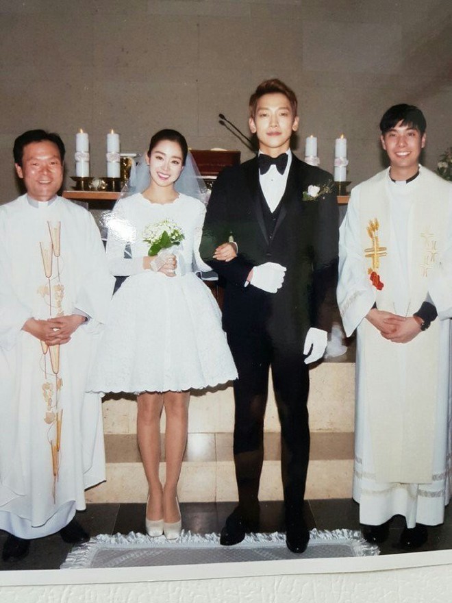 Sau 2 năm, dân tình đồng loạt dậy sóng vì bức ảnh cưới màu duy nhất của Kim Tae Hee và Bi Rain bất ngờ xuất hiện - Ảnh 1.