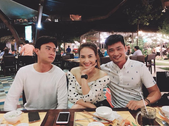 Trong l&uacute;c chờ Nh&atilde; lật b&agrave;i ngửa, Quốc Trường đ&atilde; ra tận H&agrave; Nội để hội ngộ c&ocirc; vợ Thư x&iacute;nh lao cực t&igrave;nh cảm thế n&agrave;y! - Ảnh 3.