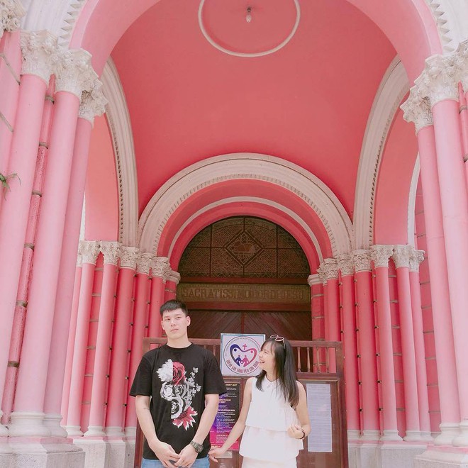 Nhà thờ màu hồng này sắp soán ngôi phố đi bộ và chung cư cà phê để trở thành địa điểm được chụp ảnh nhiều nhất ở Sài Gòn đấy! - Ảnh 27.