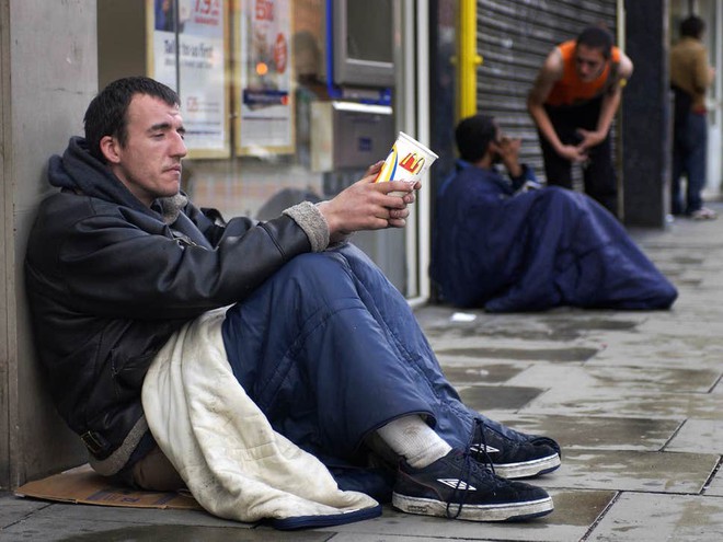 Hơn bốn triệu người Anh đang sống ở mức đặc biệt đói nghèo - Ảnh 1.