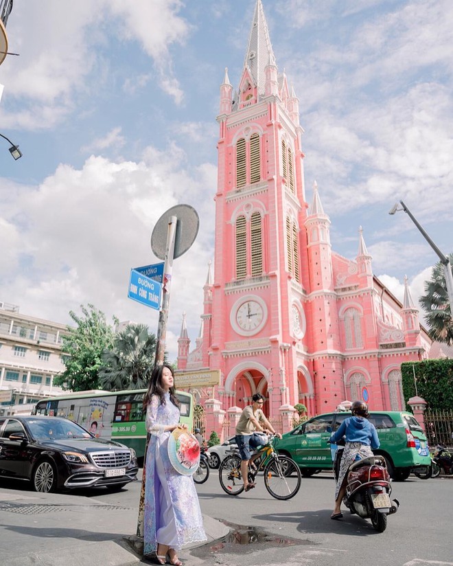 Nhà thờ màu hồng này sắp soán ngôi phố đi bộ và chung cư cà phê để trở thành địa điểm được chụp ảnh nhiều nhất ở Sài Gòn đấy! - Ảnh 5.