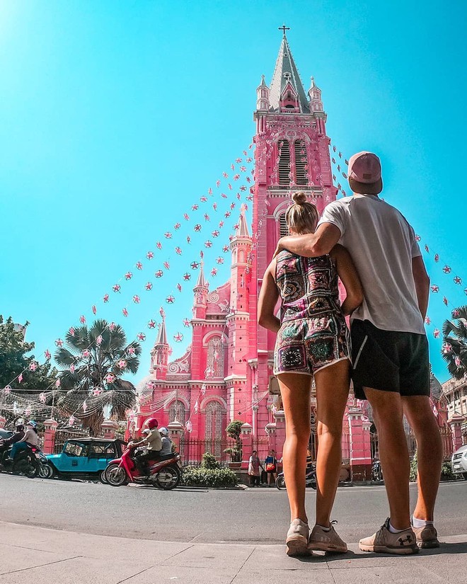 Nhà thờ màu hồng này sắp soán ngôi phố đi bộ và chung cư cà phê để trở thành địa điểm được chụp ảnh nhiều nhất ở Sài Gòn đấy! - Ảnh 6.