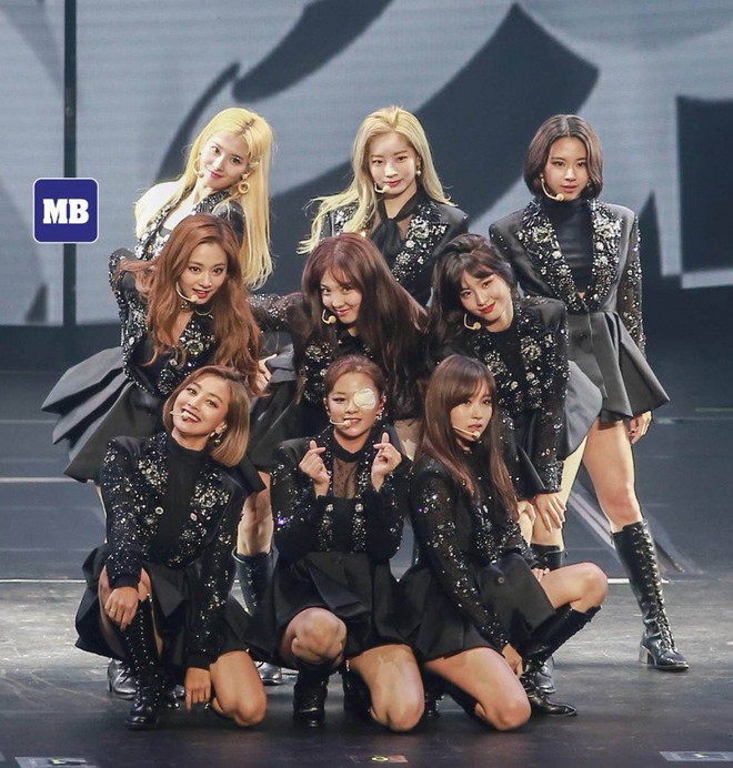 Chạy lịch trình mệt nghỉ lại còn sắp comeback, TWICE khiến fan xót khi lộ nhiều vết thương trong concert - Ảnh 4.