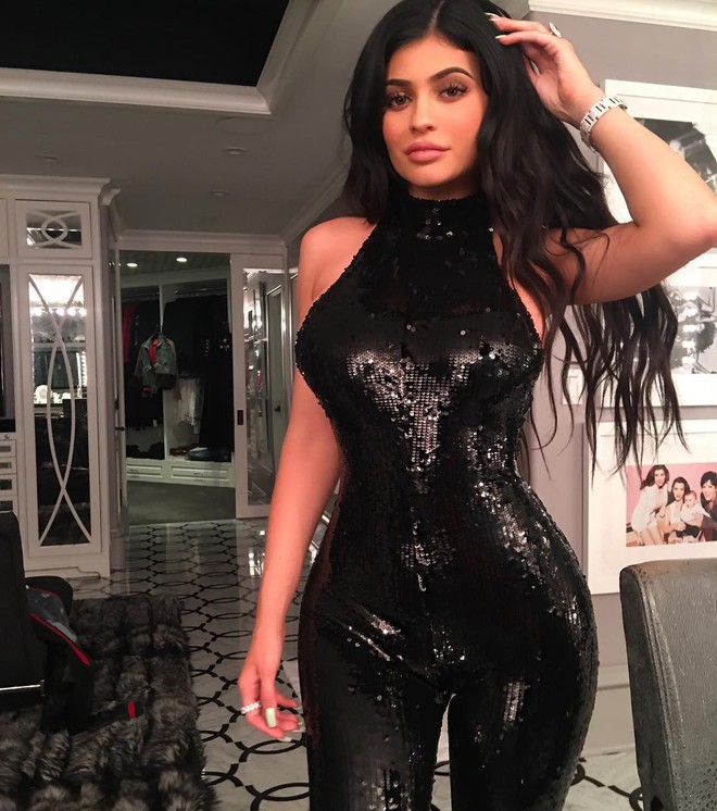Bóc phốt 5 lần Photoshop quá đà của Kylie Jenner trên Instagram: Phẫn nộ nhất là trường hợp cuối cùng - Ảnh 2.