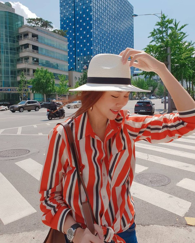 Nghịch l&yacute; showbiz: Người d&aacute;t đồ hiệu nh&igrave;n như h&agrave;ng chợ, người mặc đồ b&igrave;nh d&acirc;n lại sang xịn chẳng thua ai - Ảnh 7.