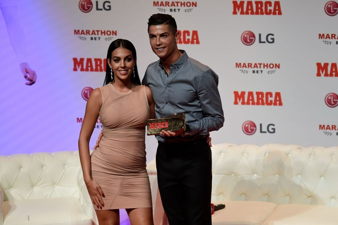 Giữa tin đồn mang bầu con của Ronaldo, cô nàng Georgina lẳng lặng đăng một bức ảnh khiến dân tình càng thêm hoang mang - Ảnh 3.