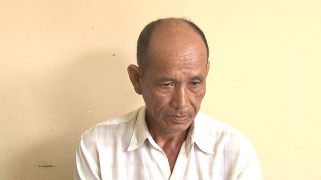 Khởi tố một phụ huynh d&acirc;m &ocirc; nữ sinh lớp 4 tại trường - Ảnh 1.