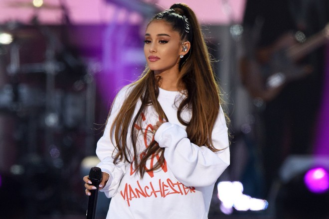 Phốt vạ miệng: Ariana Grande bị n&eacute;m đ&aacute; thậm tệ v&igrave; đụng chạm h&igrave;nh ảnh của Hoa hậu nh&iacute; bị s&aacute;t hại d&atilde; man - Ảnh 3.