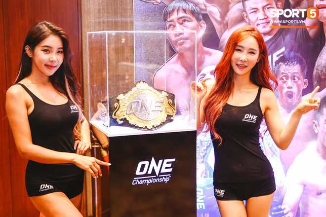 Ngây ngất trước nhan sắc của hai thiên thần trong ngày họp báo sự kiện ONE Championship: Dawn Of Heroes - Ảnh 9.