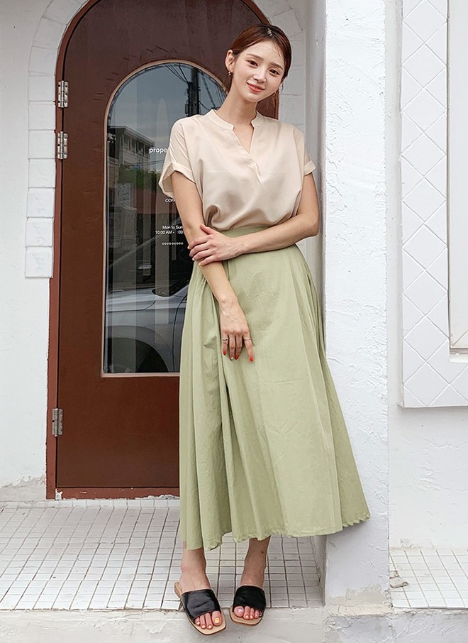 4 mẫu áo blouse chống chỉ định chị em diện đi làm bởi kiểu thì hở hang quá, kiểu thì “bô nhếch” kém sang - Ảnh 12.