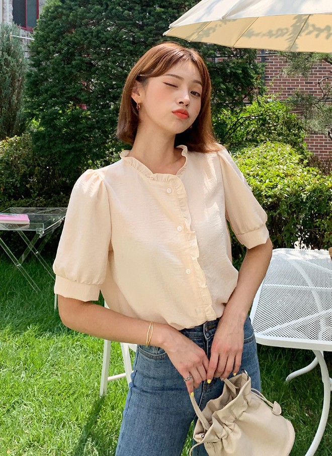 4 mẫu áo blouse chống chỉ định chị em diện đi làm bởi kiểu thì hở hang quá, kiểu thì “bô nhếch” kém sang - Ảnh 8.