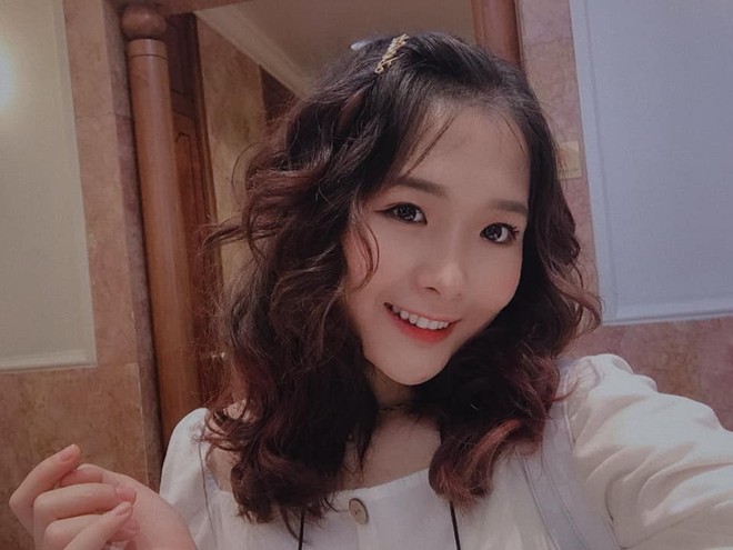 Girl xinh chụp ảnh c&ugrave;ng bố Quốc (Về nh&agrave; đi con), d&acirc;n t&igrave;nh nh&aacute;o nh&agrave;o: Đ&acirc;y l&agrave; người sẽ chen ngang đ&ocirc;i chim ri Bảo - Dương? - Ảnh 5.