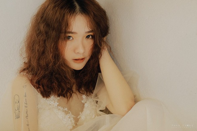 Girl xinh chụp ảnh c&ugrave;ng bố Quốc (Về nh&agrave; đi con), d&acirc;n t&igrave;nh nh&aacute;o nh&agrave;o: Đ&acirc;y l&agrave; người sẽ chen ngang đ&ocirc;i chim ri Bảo - Dương? - Ảnh 7.