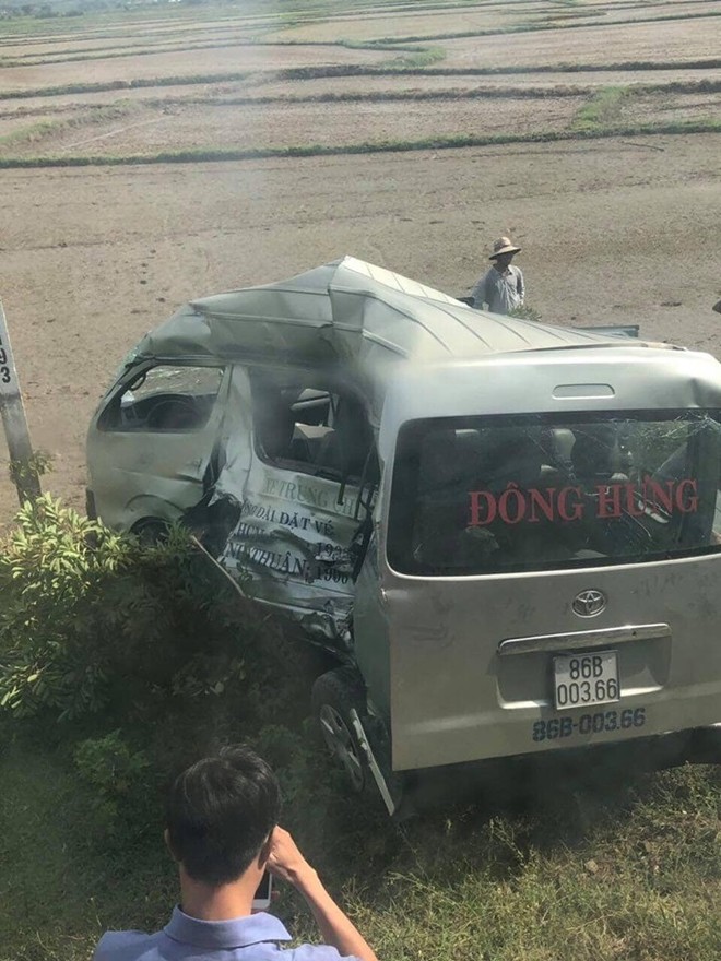 Hé lộ nguyên nhân vụ tàu hoả đâm ô tô khiến 3 người chết, 1 người bị thương ở Bình Thuận - Ảnh 1.