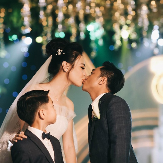 Tan chảy trước khoảnh khắc Cường Đô La cột dây giày cho con trai Subeo trong hôn lễ của mình cùng Đàm Thu Trang - Ảnh 5.