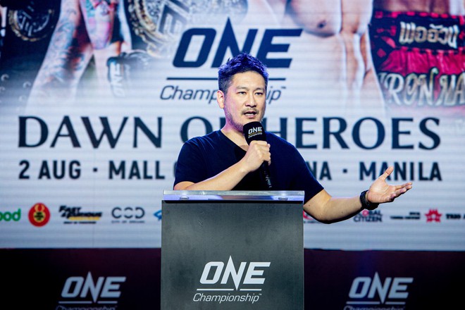 To&agrave;n cảnh sự kiện họp b&aacute;o ONE Championship: Dawn Of Heroes, Martin Nguyễn quyết t&acirc;m bảo vệ đai v&ocirc; địch v&agrave; trash talk trước trận của Eddie Alvarez - Ảnh 7.