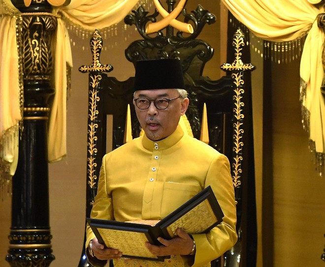 Được hỏi chọn BTS hay BLACKPINK, tân Quốc vương Malaysia gây sốt với câu trả lời cùng nụ cười trên môi - Ảnh 1.