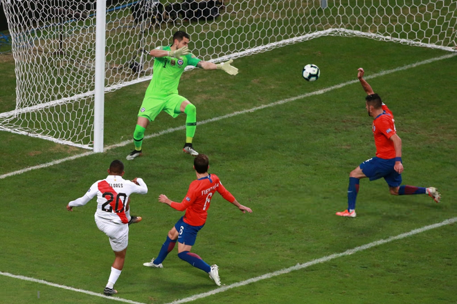 Đè bẹp ĐKVĐ Chile, Peru hiên ngang tiến vào gặp Brazil ở chung kết Cúp Nam Mỹ - Ảnh 2.