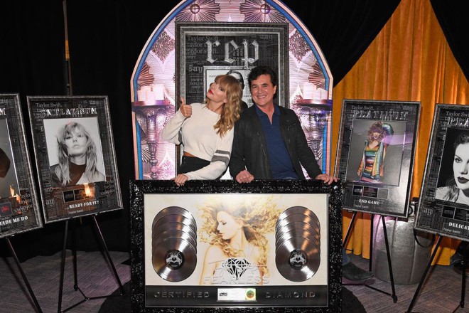 Phải chăng Taylor Swift từng &aacute;m chỉ việc bị tước đoạt gia t&agrave;i &acirc;m nhạc ngay từ album &ldquo;reputation&rdquo;? - Ảnh 4.