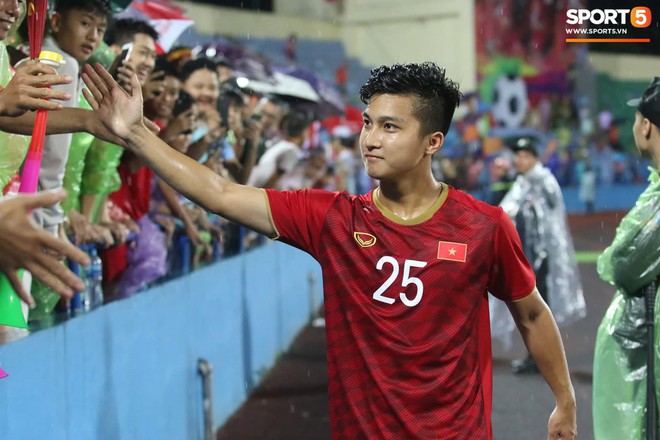 Danh s&aacute;ch tập trung U23 Việt Nam: Kh&ocirc;ng Quang Hải, Tiến Dũng m&agrave; nhường cơ hội cho những c&aacute;i t&ecirc;n mới - Ảnh 1.