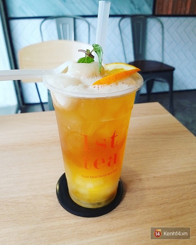 Thử m&oacute;n tr&agrave; sữa c&oacute; cục ph&ocirc; mai si&ecirc;u to khổng lồ tr&ograve;n ủm như quả trứng vịt - Ảnh 2.