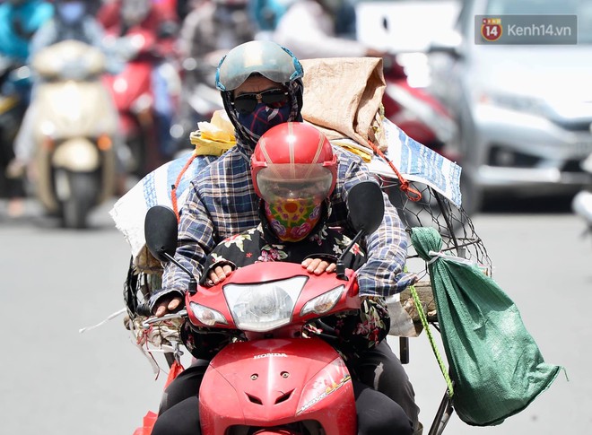 Hà Nội: Dòng phương tiện nhích từng chút một giữa trưa nắng nóng tại giao lộ 4 tầng Nguyễn Trãi - Ảnh 9.