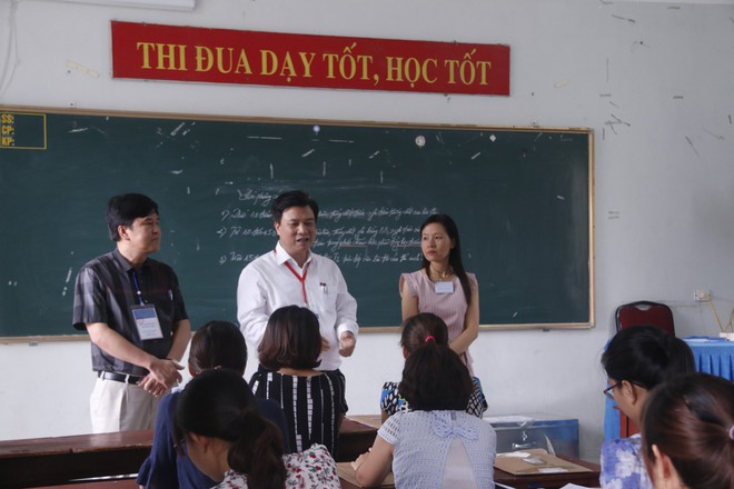 Chấm thi THPT Quốc gia 2019: Nỗi lòng khăn gói xa nhà vì học sinh thân yêu - Ảnh 2.