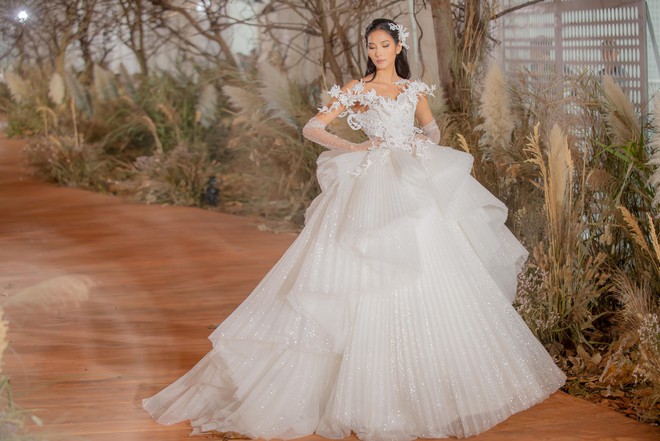 Bất ngờ lớn nhất ở show của Chung Thanh Phong: Minh Tú biến mất hoàn toàn, ngôi vedette thuộc về Hoàng Thùy - Ảnh 2.