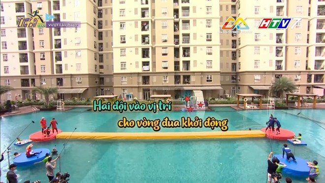 Running Man: Ngô Kiến Huy dùng chiêu lấy thịt đè người khiến Liên Bỉnh Phát mệt bở hơi tai - Ảnh 2.