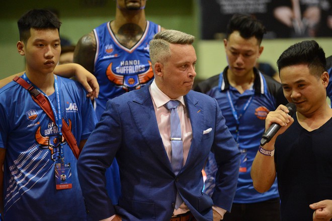 Hanoi Buffaloes bất ngờ chia tay HLV Todd Purves giữa thềm mùa giải VBA 2019 - Ảnh 3.