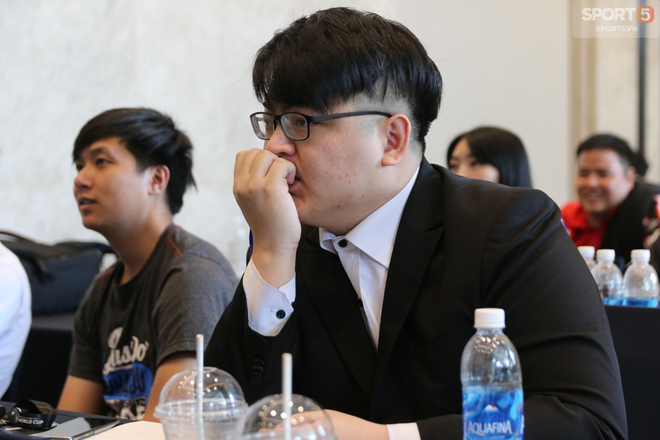 50 sắc th&aacute;i 2 vị HLV trong cuộc nội chiến Th&aacute;i Lan tại AWC 2019: Người đăm chi&ecirc;u suy nghĩ, kẻ gục đầu cay đắng! - Ảnh 5.