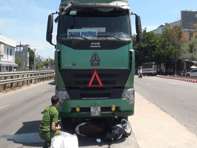 Nữ sinh viên ĐH Kiến trúc Đà Nẵng bị xe bồn tông chết thảm trên đường đi học - Ảnh 1.