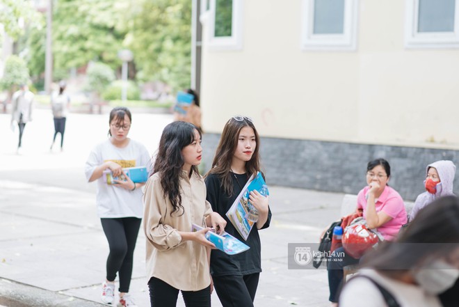Nữ sinh con lai Việt Nga có cái tên lạ gây náo loạn tại cổng trường thi vào Học viện báo chí vì quá xinh xắn và đáng yêu - Ảnh 4.