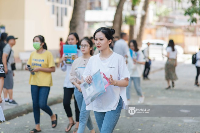 Nữ sinh con lai Việt Nga có cái tên lạ gây náo loạn tại cổng trường thi vào Học viện báo chí vì quá xinh xắn và đáng yêu - Ảnh 8.