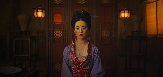 Nhìn Mulan Lưu Diệc Phi đánh võ, bỗng dưng Triệu Vy bị gọi hồn cùng một loạt tranh cãi - Ảnh 2.