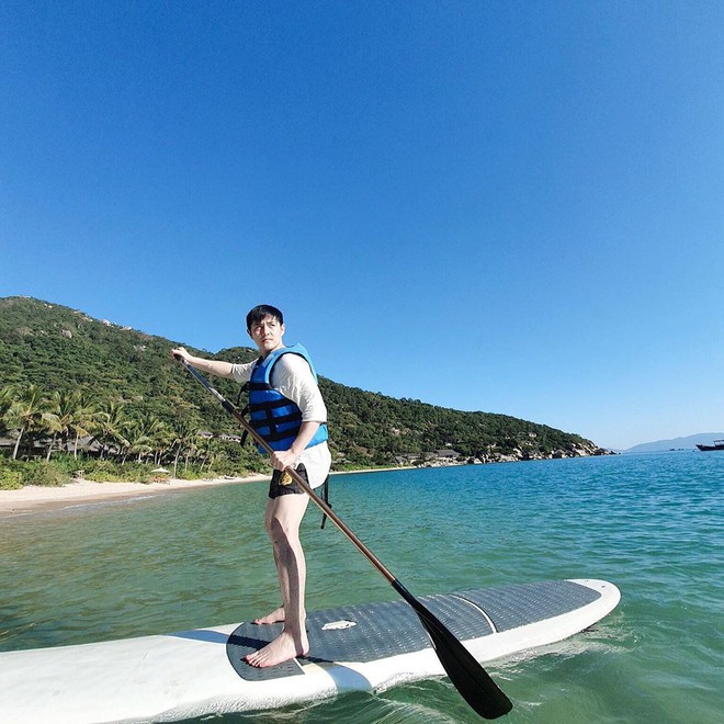 Đông Nhi tự nhận mình là ocean girl khi đi du lịch, fan tò mò không biết có khi nào anh chị làm đám cưới ở biển luôn hông ta? - Ảnh 5.